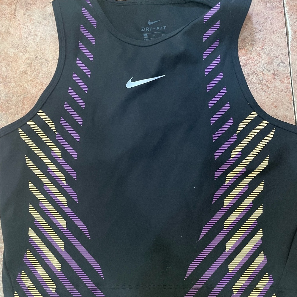 Nike Womans Crop Workout Top